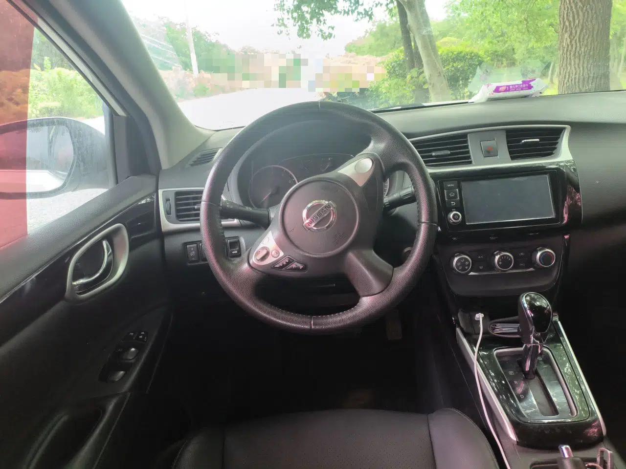 Nissan Sylphy 2018 1.6XV CVT Deluxe Edition — миниатюра 10