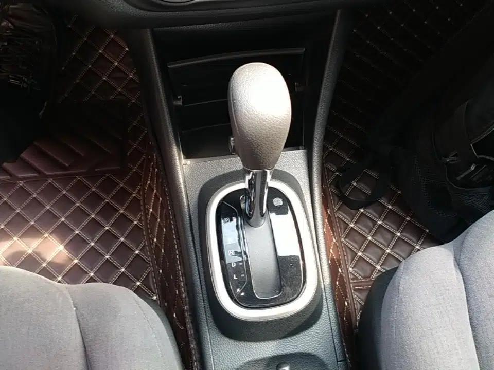 Nissan Sylphy 2019 Classic 1.6XE+ CVT SmartConnect Leading Edition — миниатюра 21