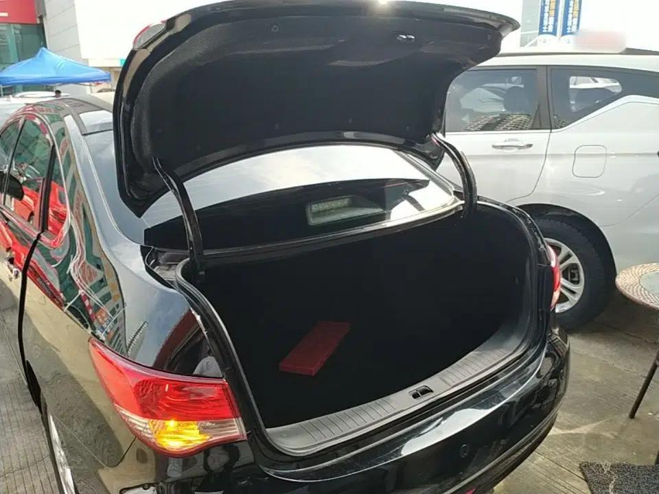 Nissan Sylphy 2019 Classic 1.6XE+ CVT SmartConnect Leading Edition — миниатюра 27