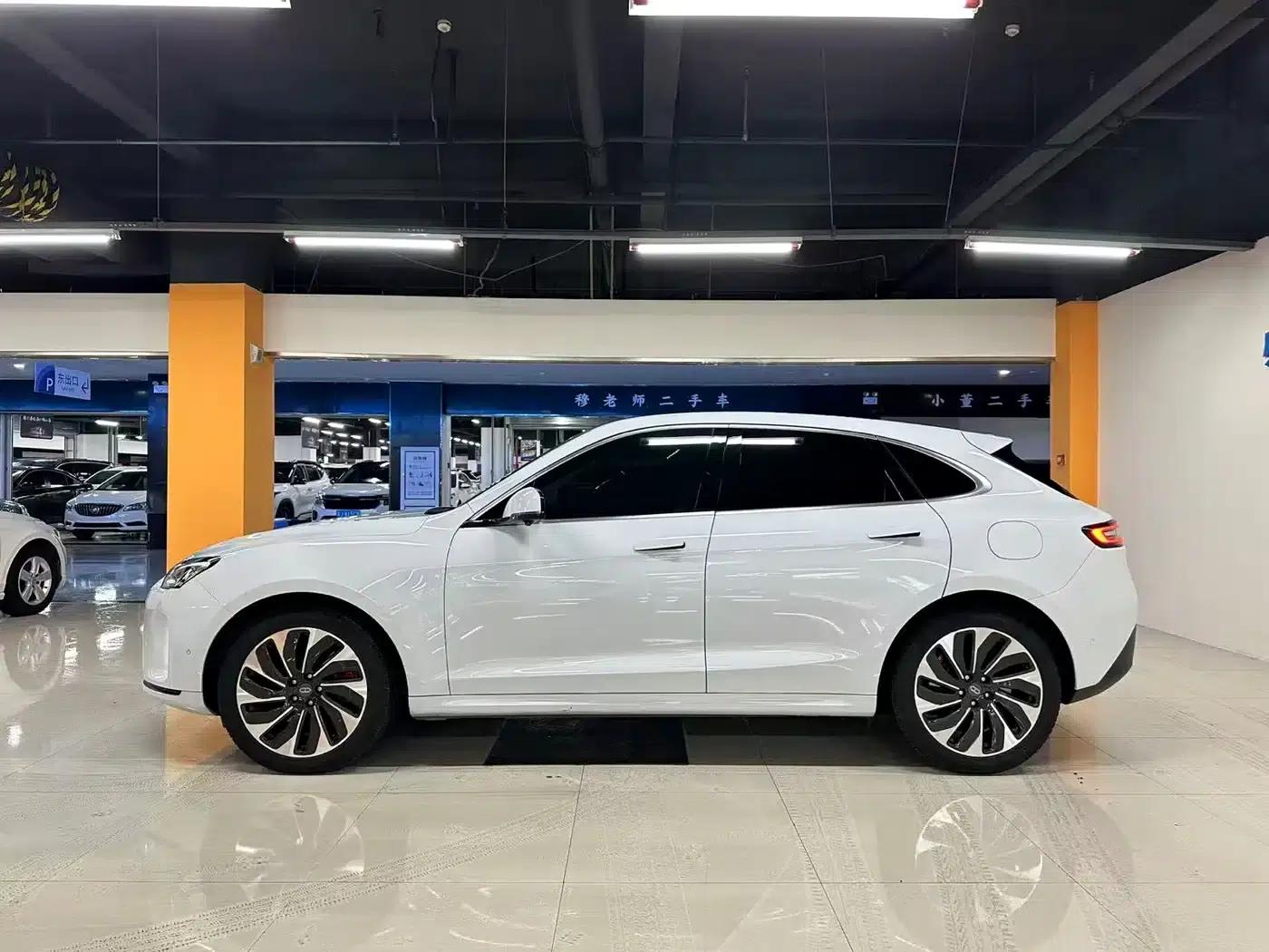Wenjie M5 2022 Extended Range 4WD Ultimate Edition — миниатюра 9