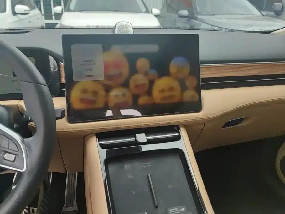 Wenjie M5 2023 Extended Range AWD Standard Edition — миниатюра 13