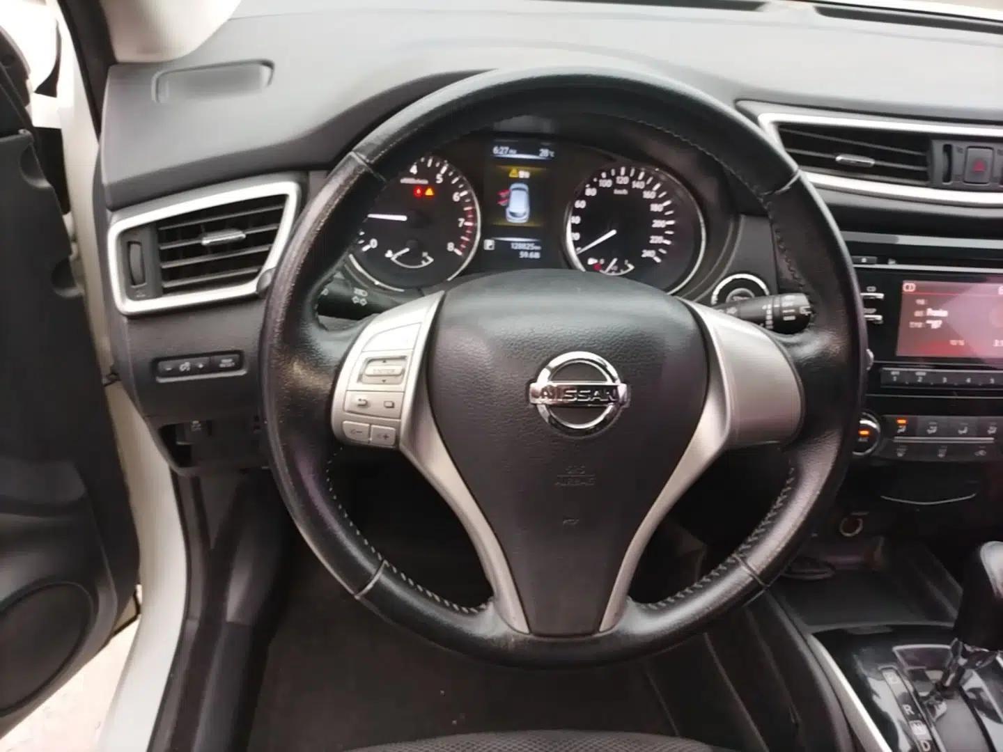 Nissan Qashqai 2016 2.0L CVT Luxury Edition — миниатюра 13
