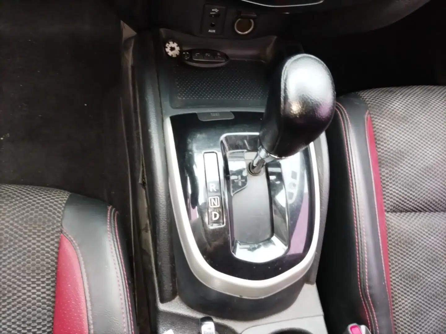 Nissan Qashqai 2016 2.0L CVT Luxury Edition — миниатюра 16