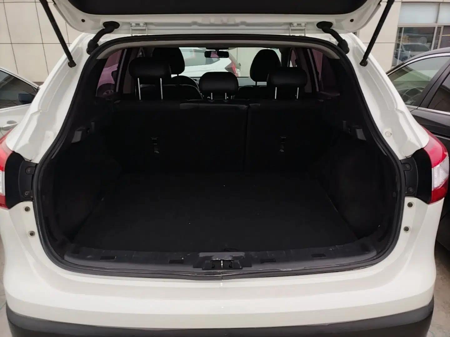 Nissan Qashqai 2016 2.0L CVT Luxury Edition — миниатюра 22