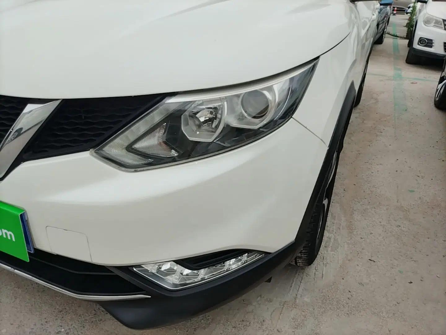 Nissan Qashqai 2016 2.0L CVT Luxury Edition — миниатюра 8