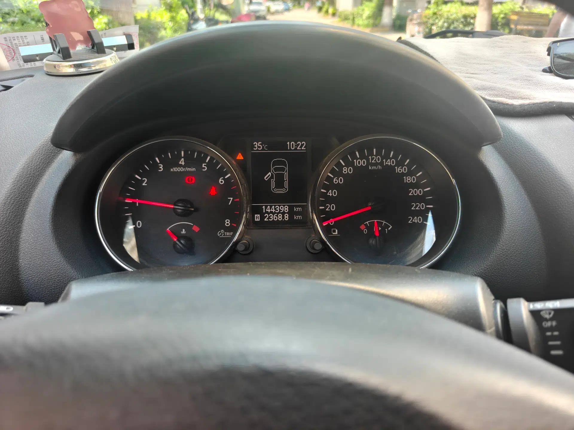 Nissan Qashqai 2012 1.6XE Wind 5MT 2WD — миниатюра 11