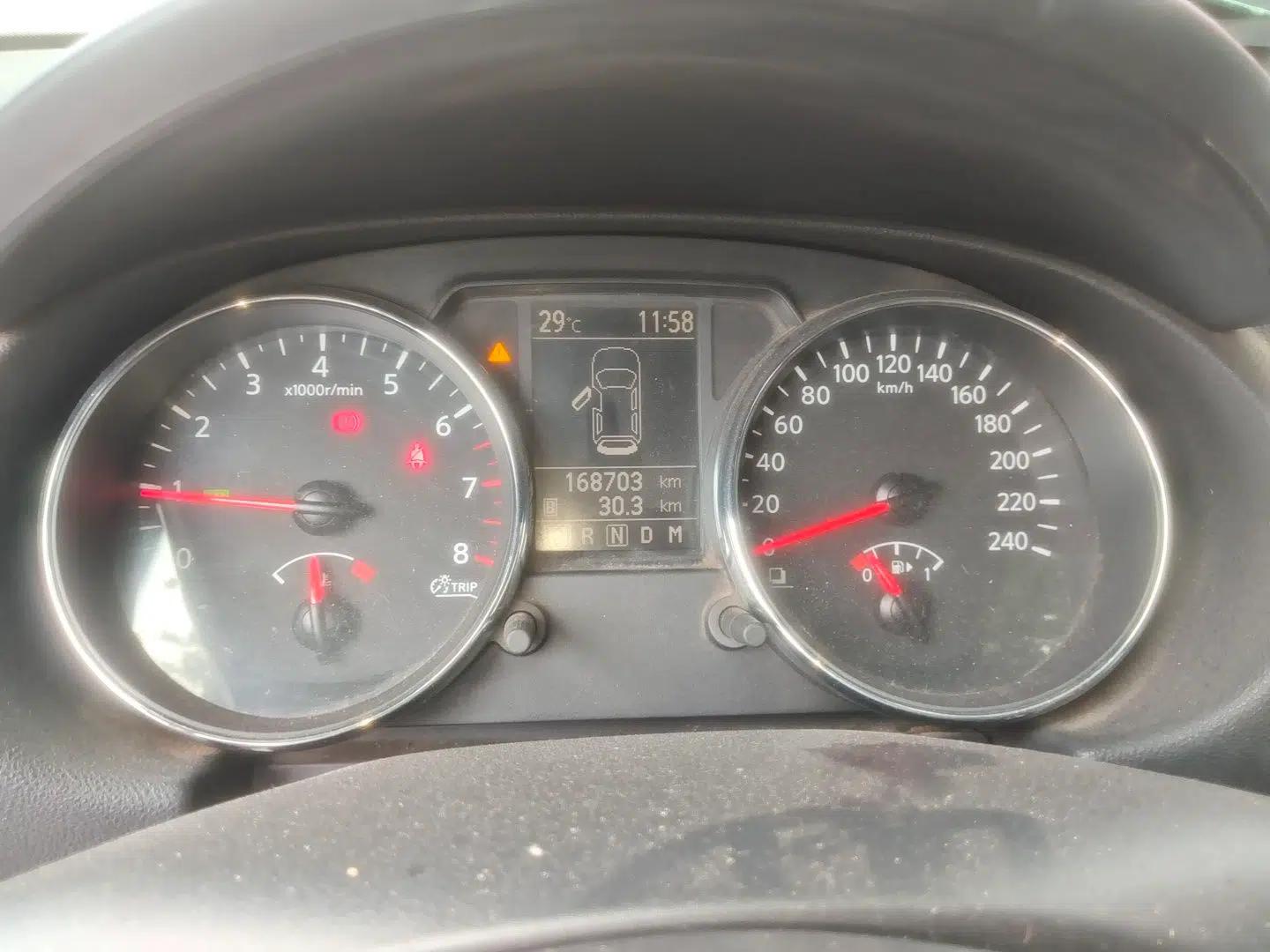 Nissan Qashqai 2012 2.0 XL Fire CVT 2WD — миниатюра 11