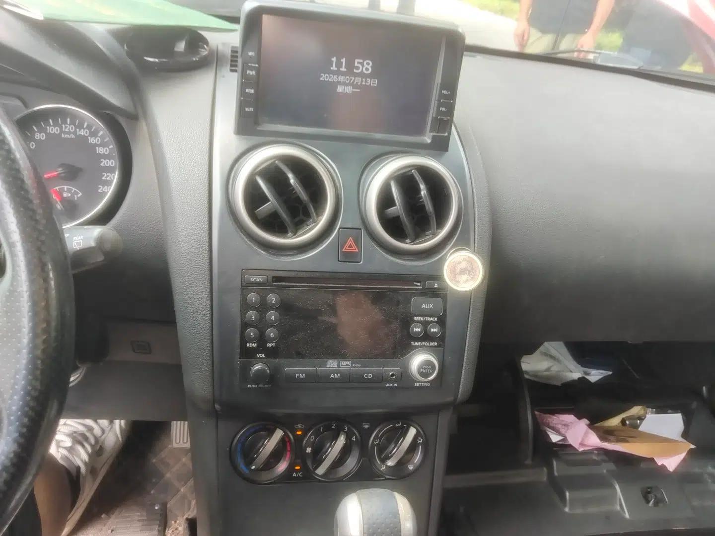 Nissan Qashqai 2012 2.0 XL Fire CVT 2WD — миниатюра 13