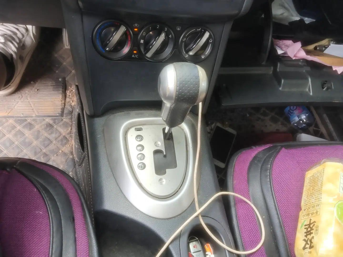 Nissan Qashqai 2012 2.0 XL Fire CVT 2WD — миниатюра 14