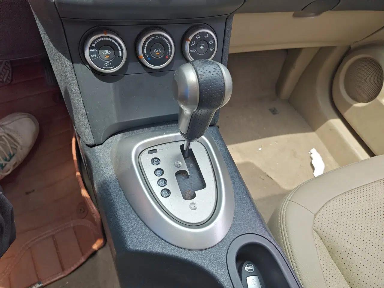 Nissan Qashqai 2012 2.0 XV LE CVT 2WD — миниатюра 14