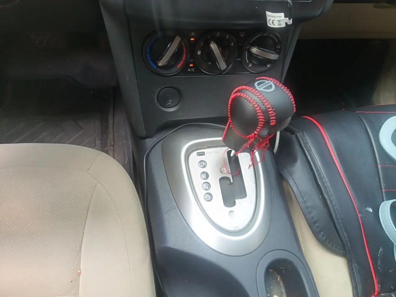 Nissan Qashqai 2011 2.0 XL Fire CVT 2WD — миниатюра 14