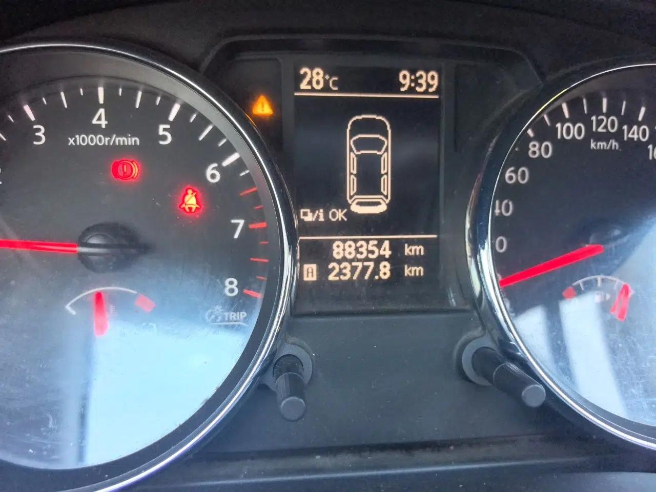 Nissan Qashqai 2012 2.0 XL Fire 6MT 2WD — миниатюра 12