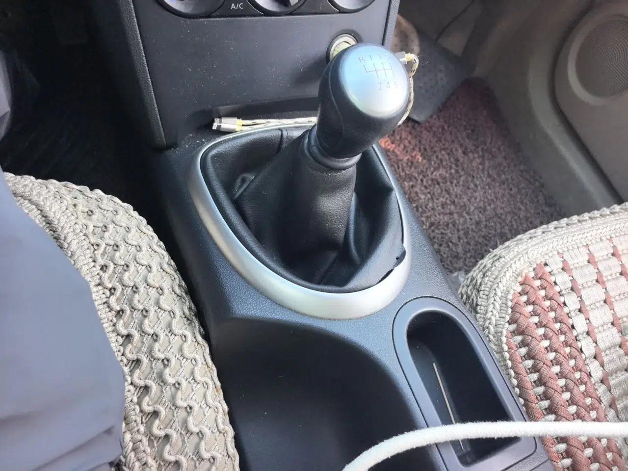 Nissan Qashqai 2012 2.0 XL Fire 6MT 2WD — миниатюра 14