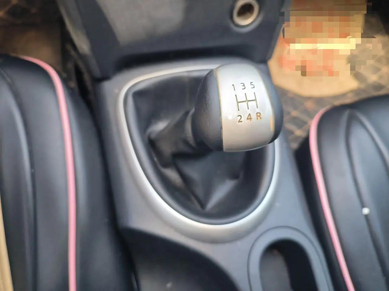 Nissan Qashqai 2012 1.6XE Wind 5MT 2WD — миниатюра 14
