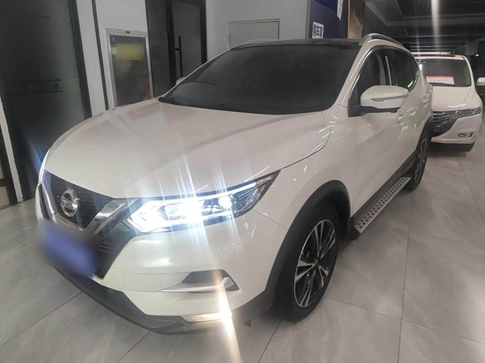 Nissan Qashqai 2022 2.0L CVT XV Premier Luxury Edition — миниатюра 1