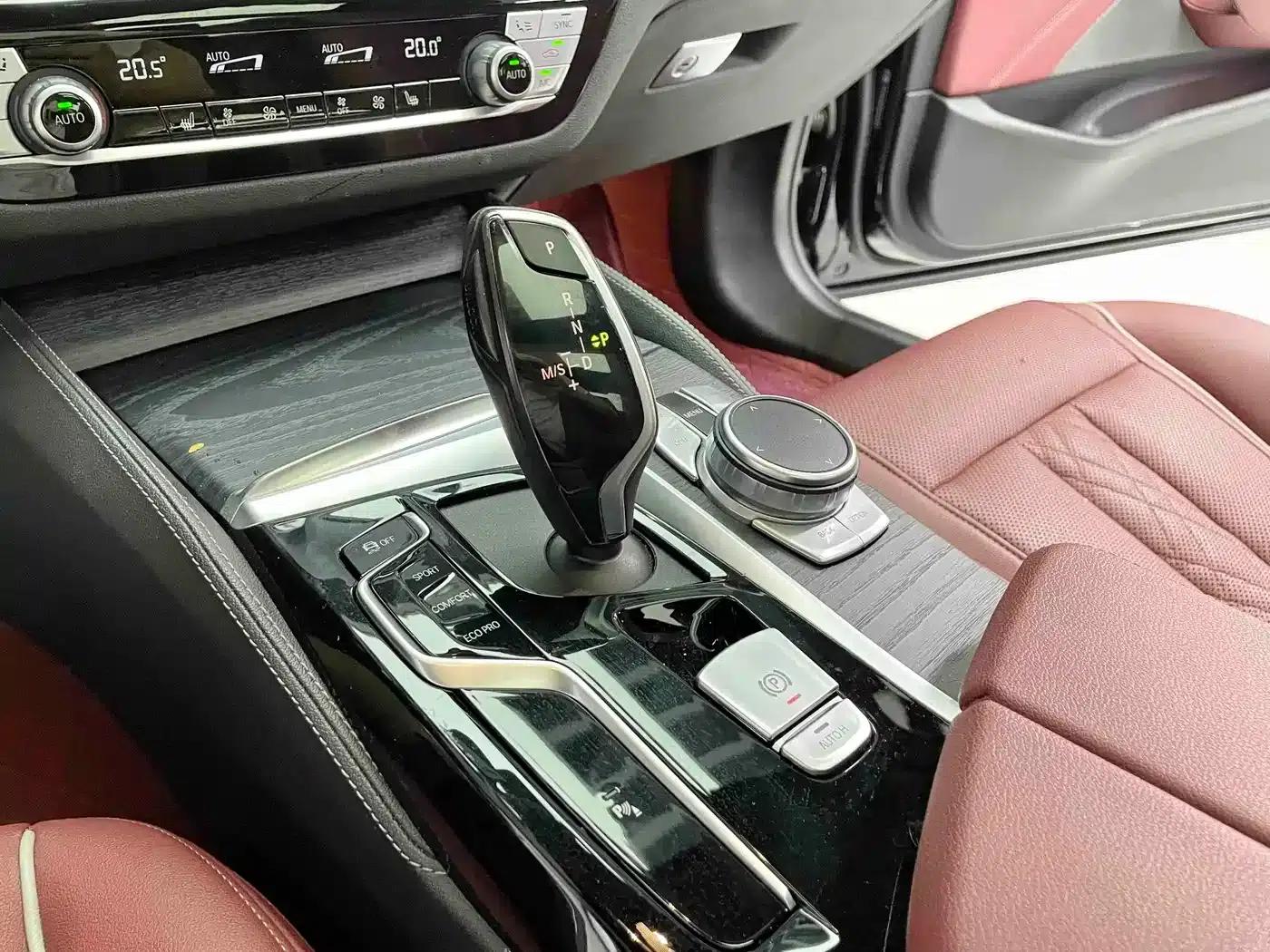2021 BMW 5 Series 530Li Leading Edition M Sport Package — миниатюра 17