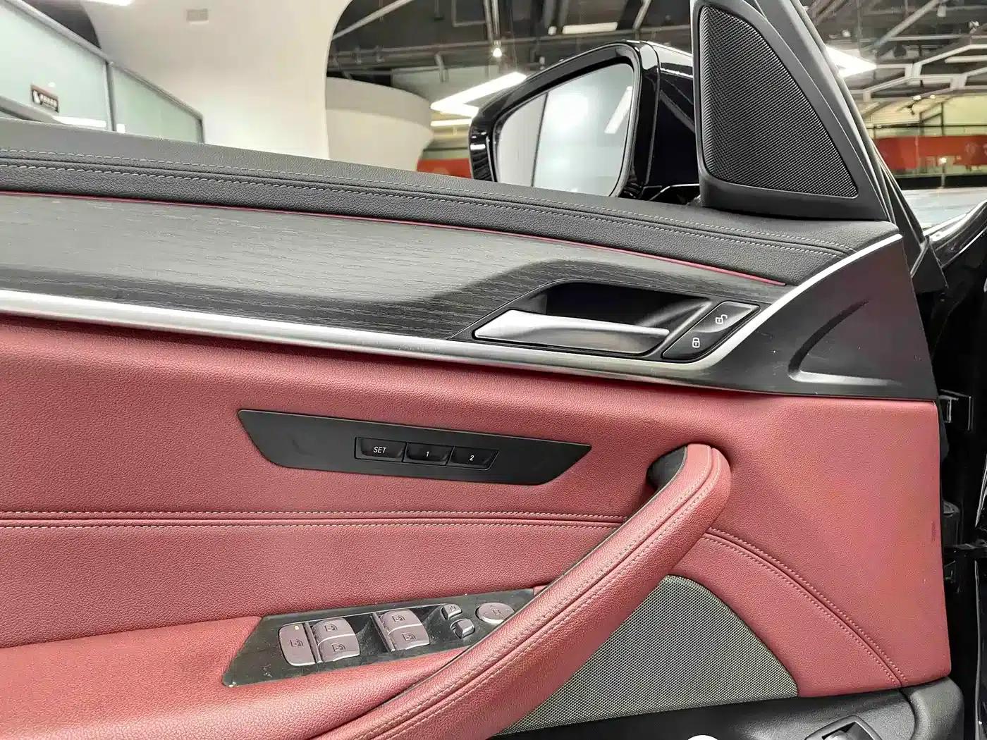 2021 BMW 5 Series 530Li Leading Edition M Sport Package — миниатюра 18
