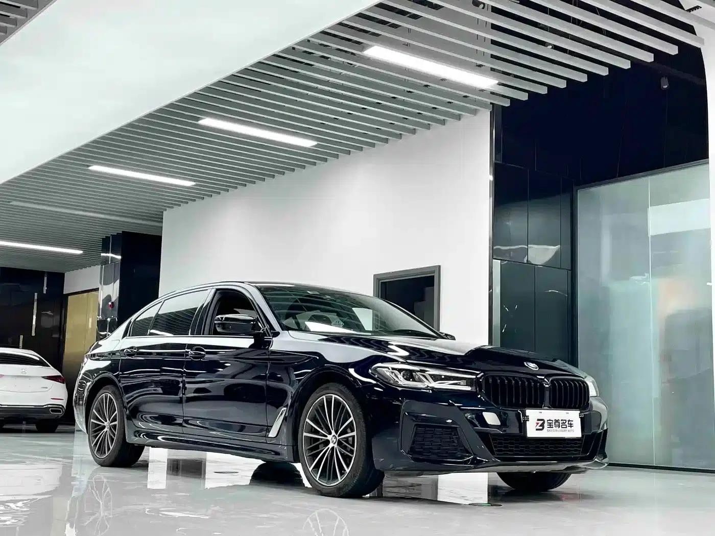 2021 BMW 5 Series 530Li Leading Edition M Sport Package — миниатюра 3