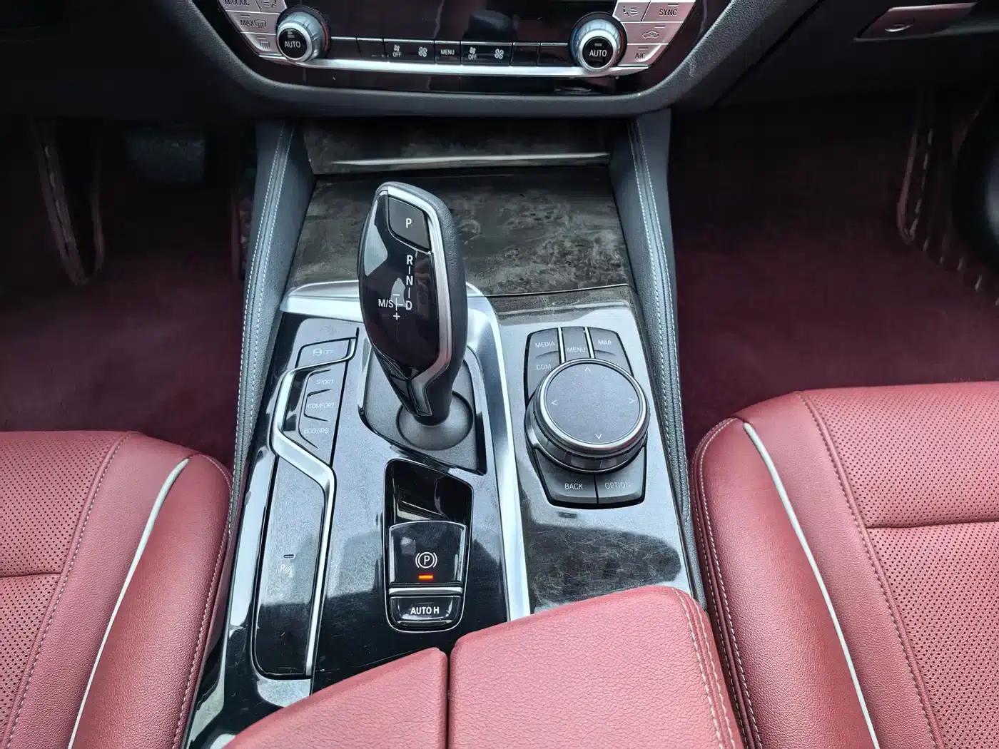 2022 BMW 5 Series Facelift 525Li M Sport Package — миниатюра 10