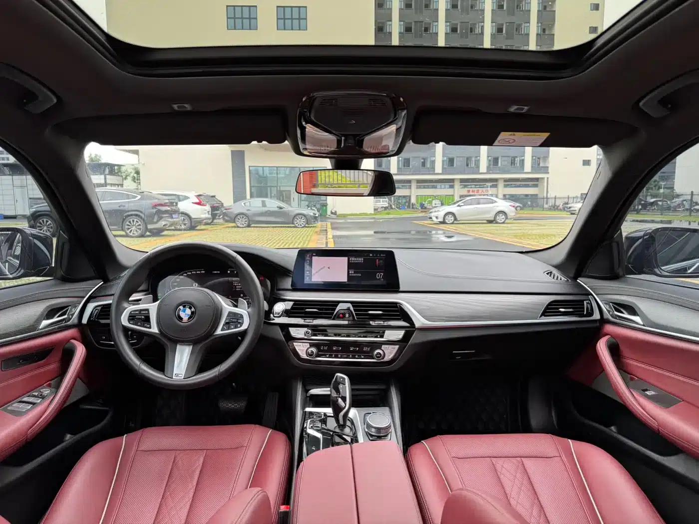 2021 BMW 5 Series 530Li Leading Edition M Sport Package — миниатюра 11