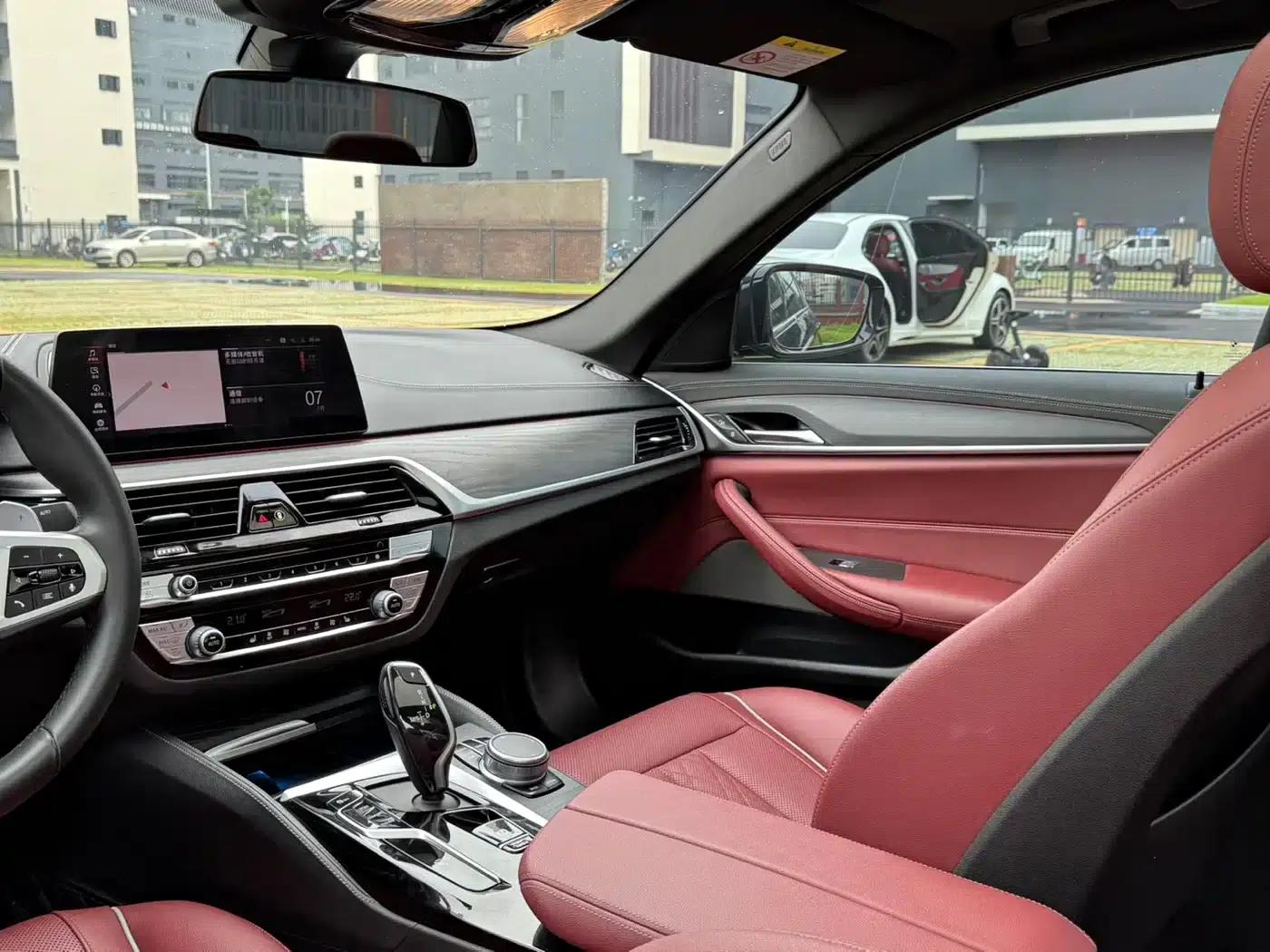 2021 BMW 5 Series 530Li Leading Edition M Sport Package — миниатюра 13