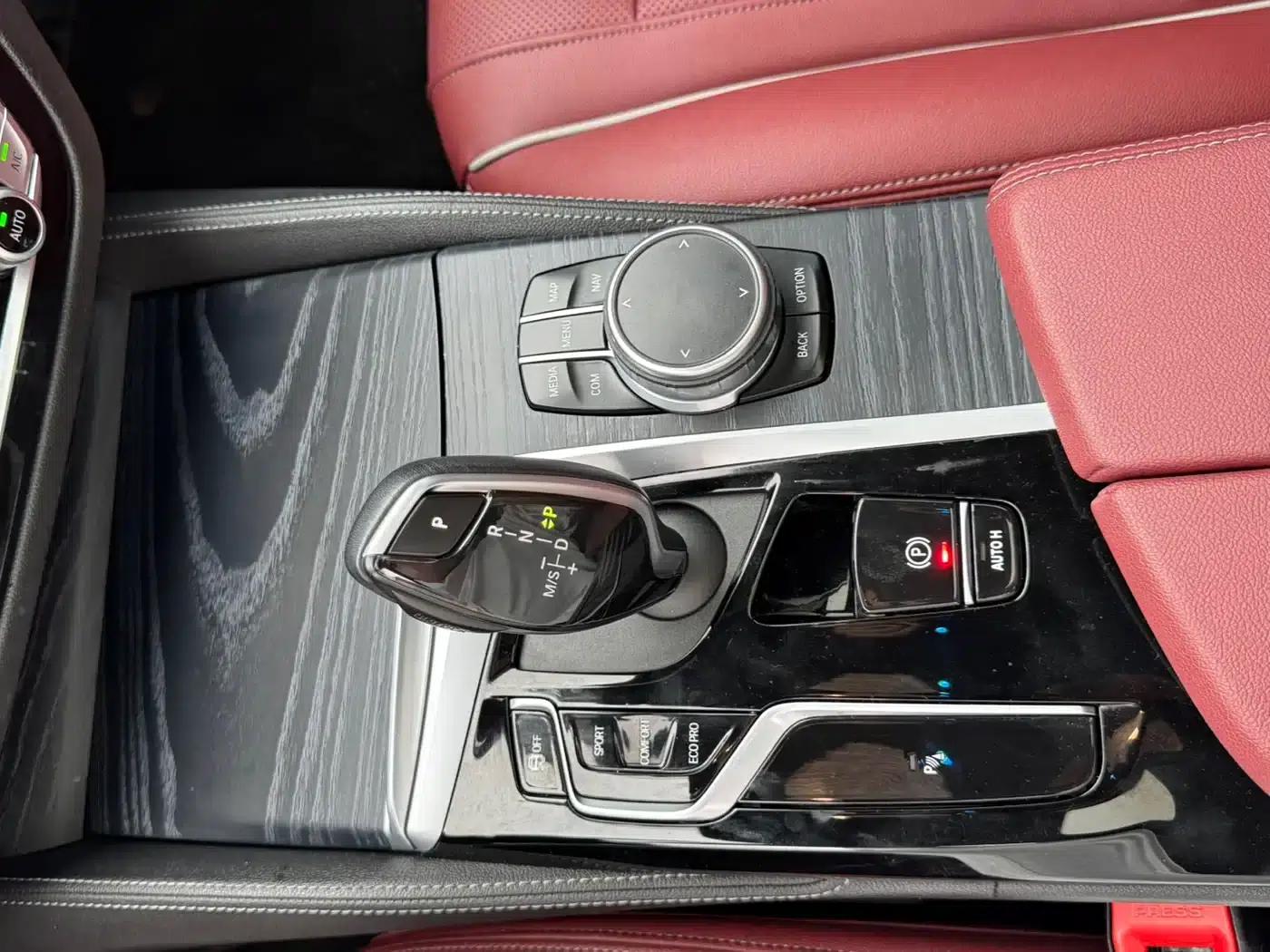 2021 BMW 5 Series 530Li Leading Edition M Sport Package — миниатюра 21