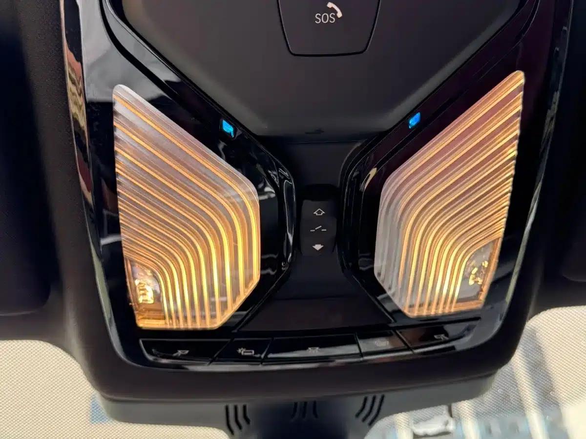 2021 BMW 5 Series 530Li Leading Edition M Sport Package — миниатюра 22