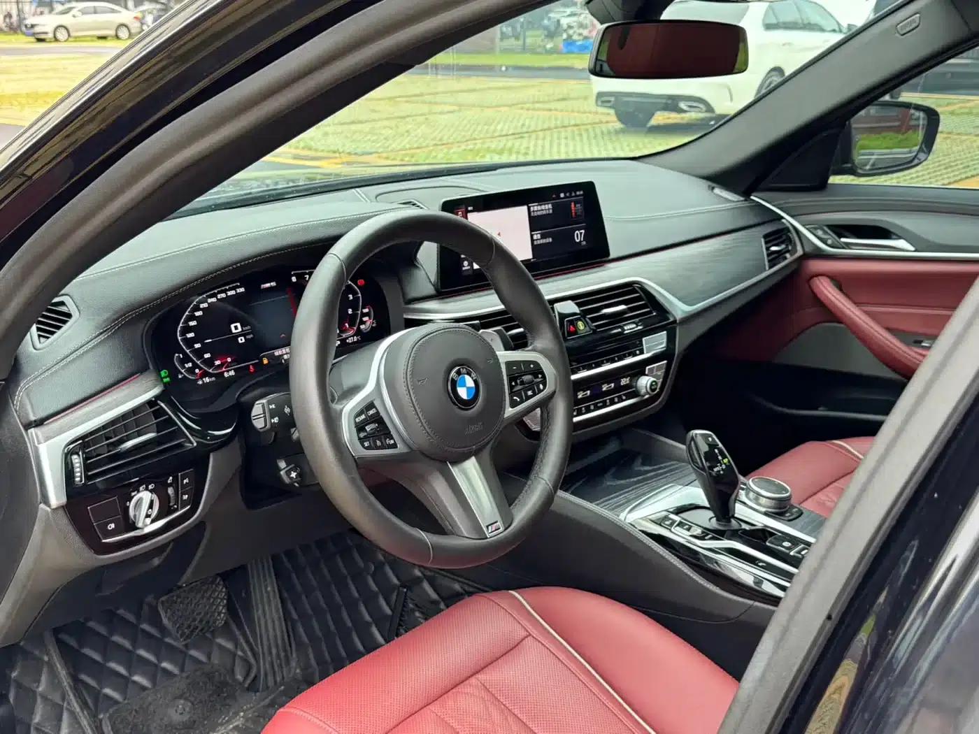 2021 BMW 5 Series 530Li Leading Edition M Sport Package — миниатюра 24