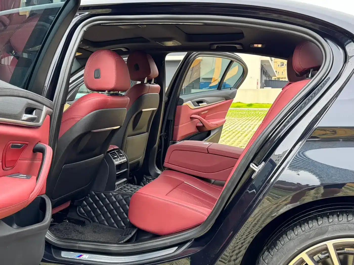 2021 BMW 5 Series 530Li Leading Edition M Sport Package — миниатюра 9