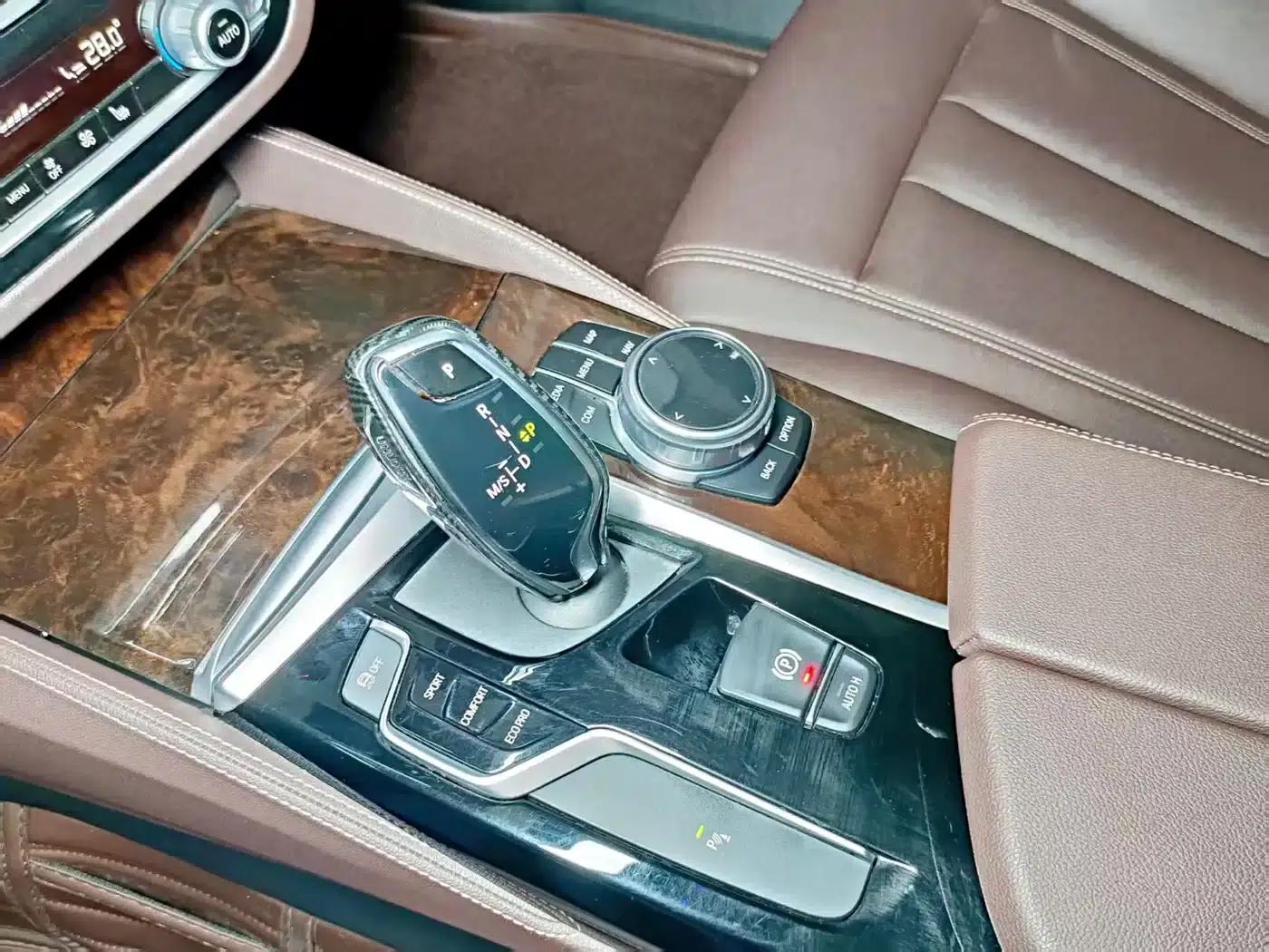2019 BMW 5 Series 525Li Luxury Package — миниатюра 10
