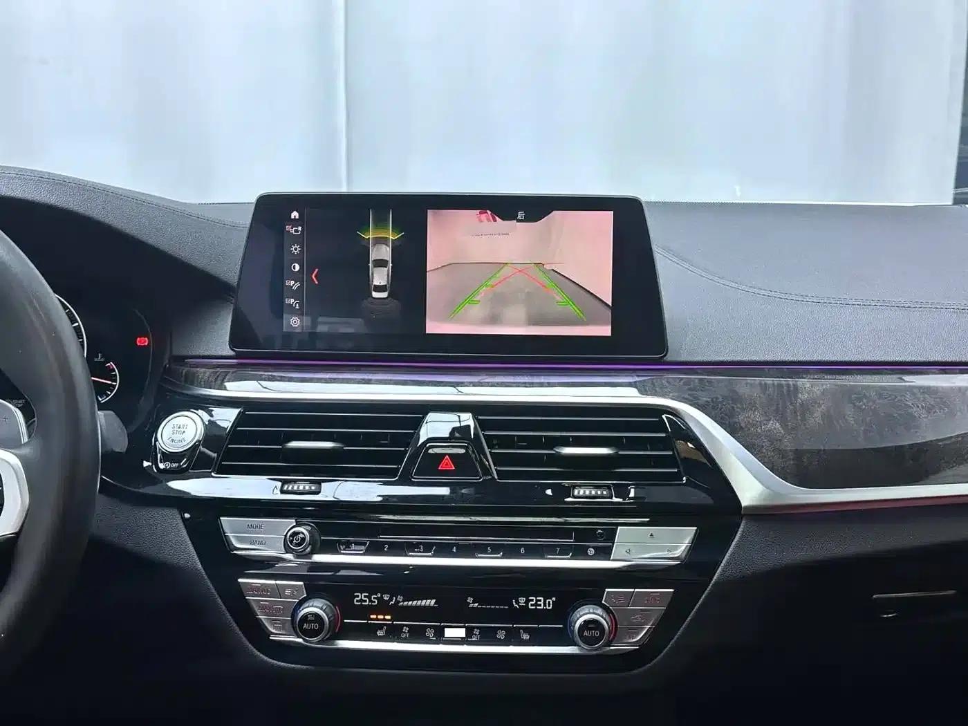 2019 BMW 5 Series 530Li Leading Edition M Sport Package — миниатюра 8
