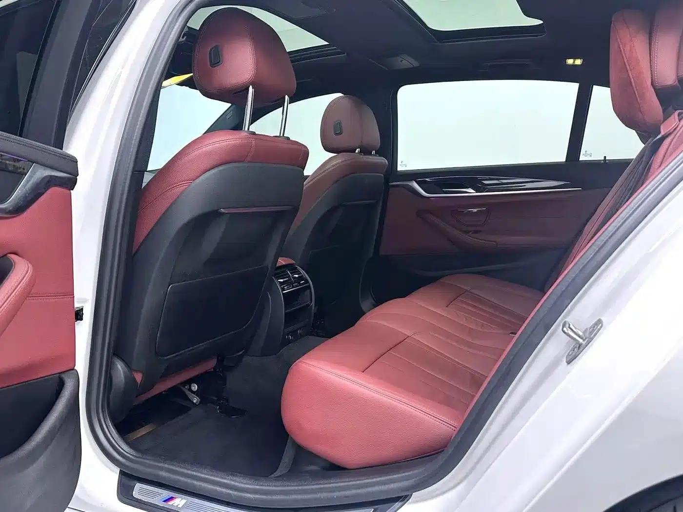 2019 BMW 5 Series 530Li Leading Edition M Sport Package — миниатюра 10