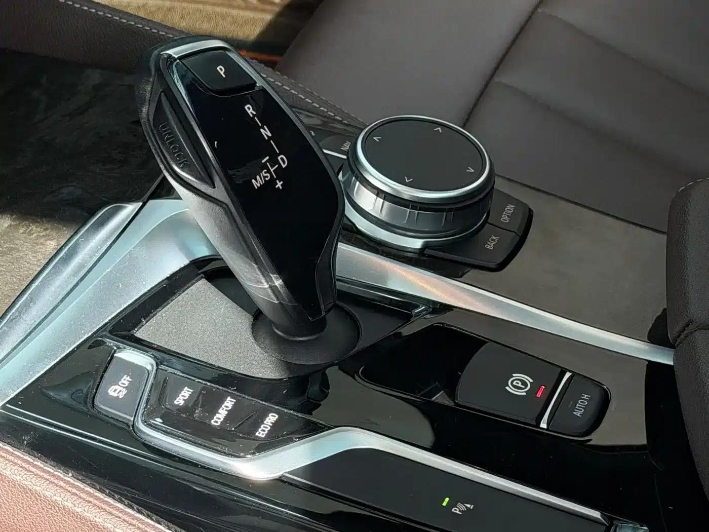 2020 BMW 5 Series 525Li M Sport Package — миниатюра 12