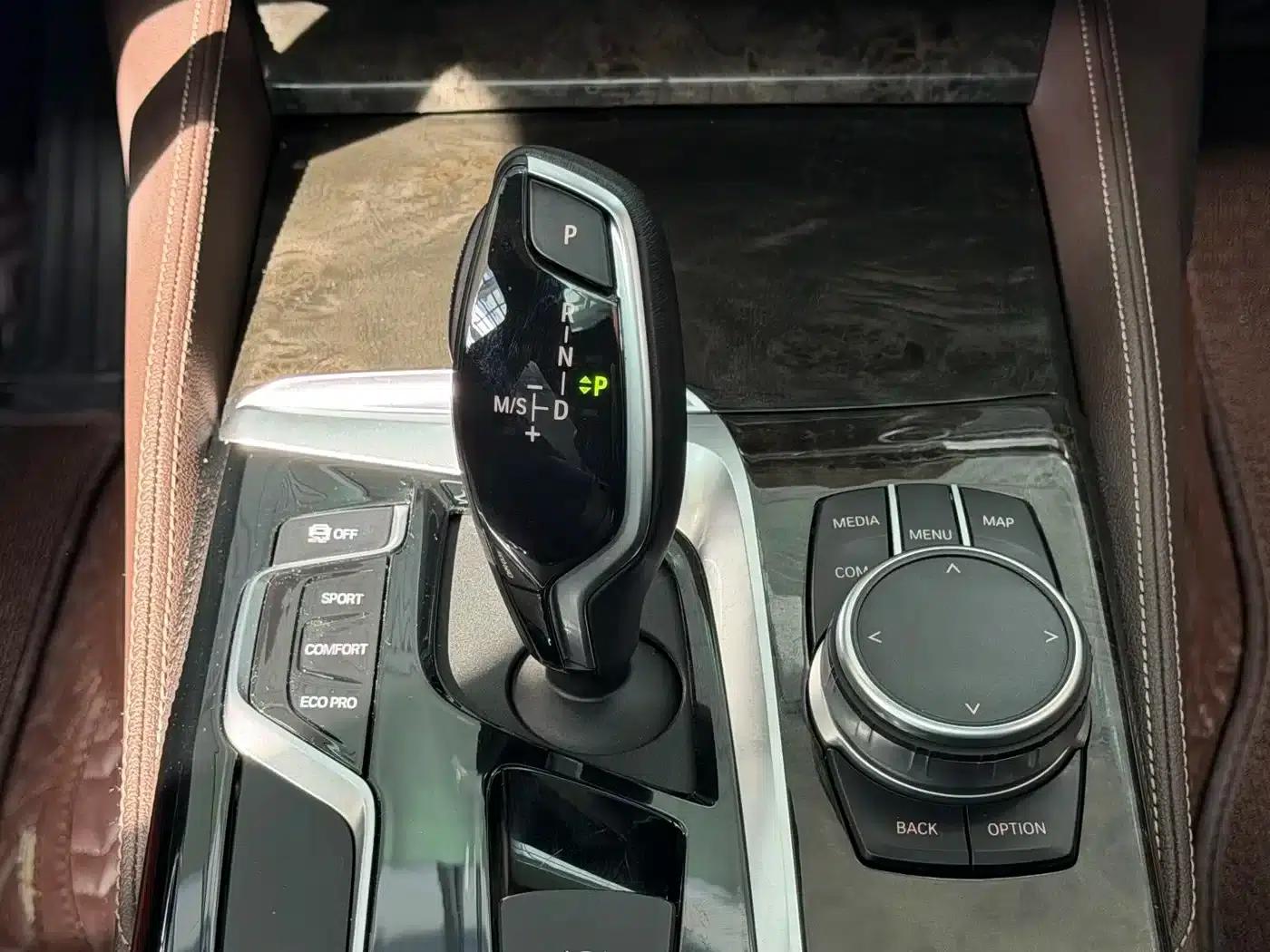 2020 BMW 5 Series 525Li M Sport Package — миниатюра 18