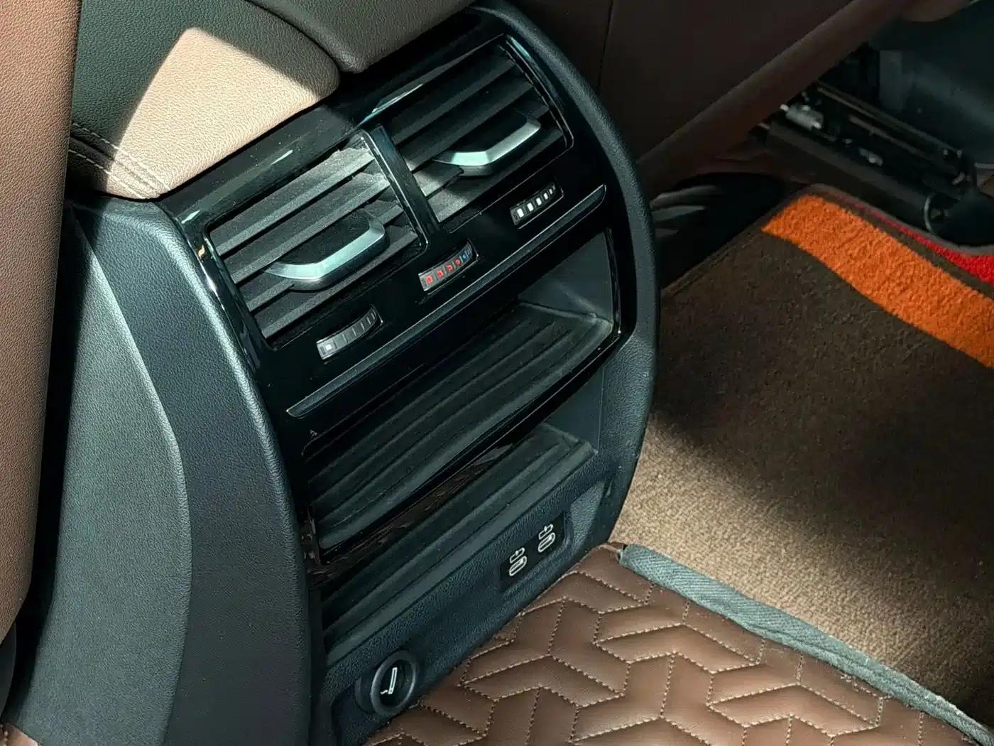 2020 BMW 5 Series 525Li M Sport Package — миниатюра 26