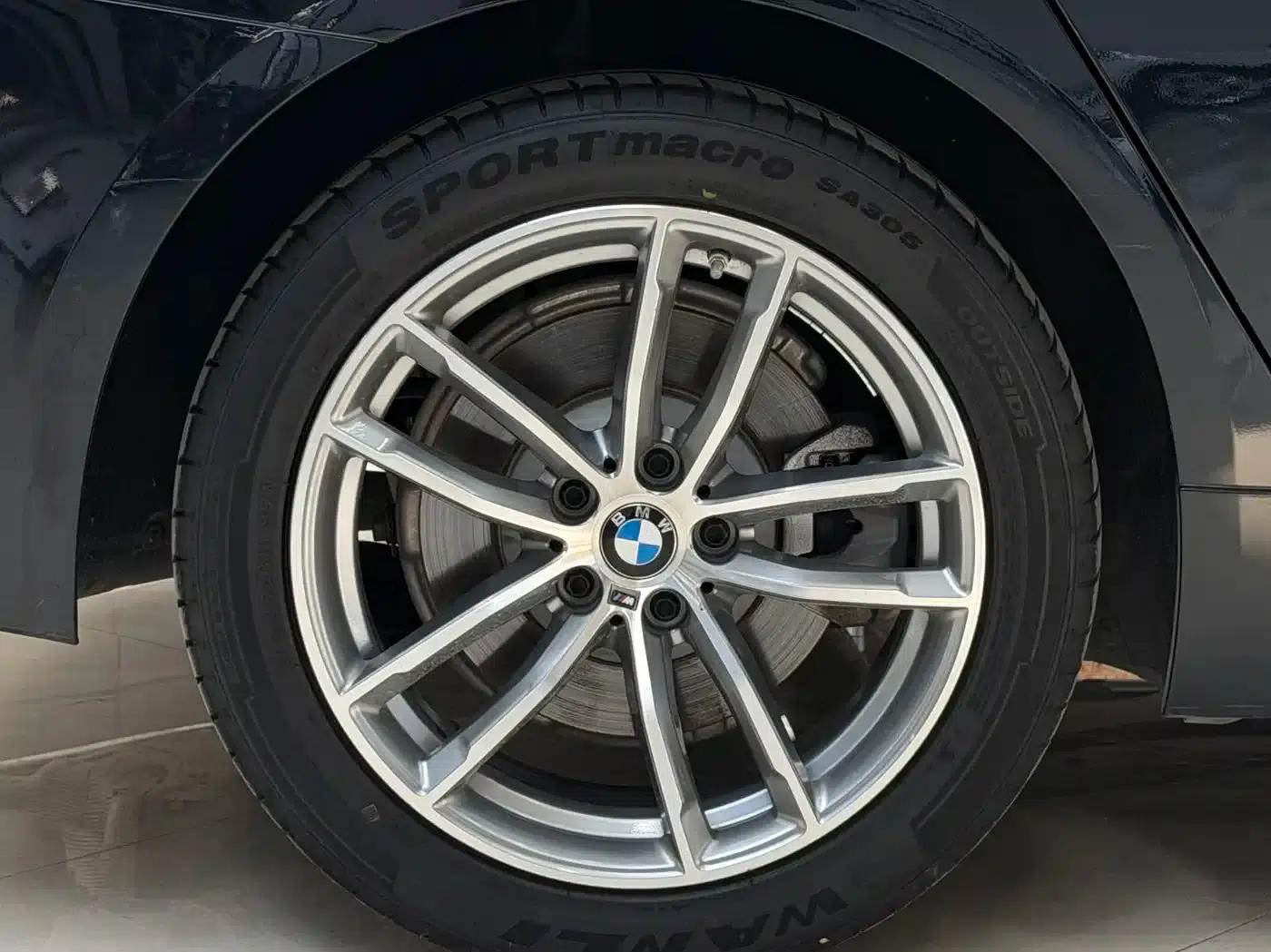 2020 BMW 5 Series 525Li M Sport Package — миниатюра 10