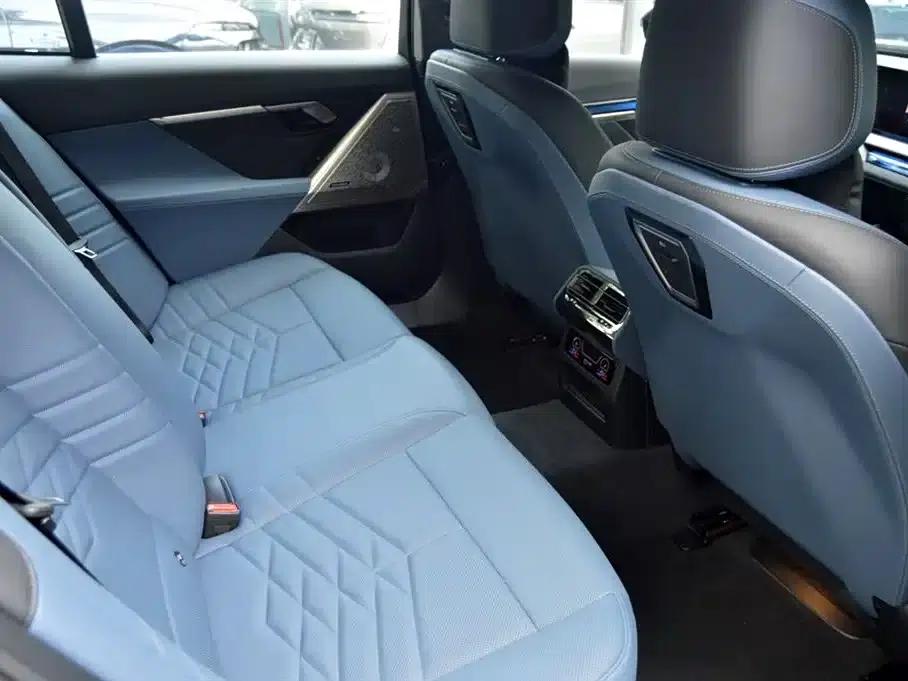 2024 BMW 5 Series 530Li Luxury M Sport Package — миниатюра 14