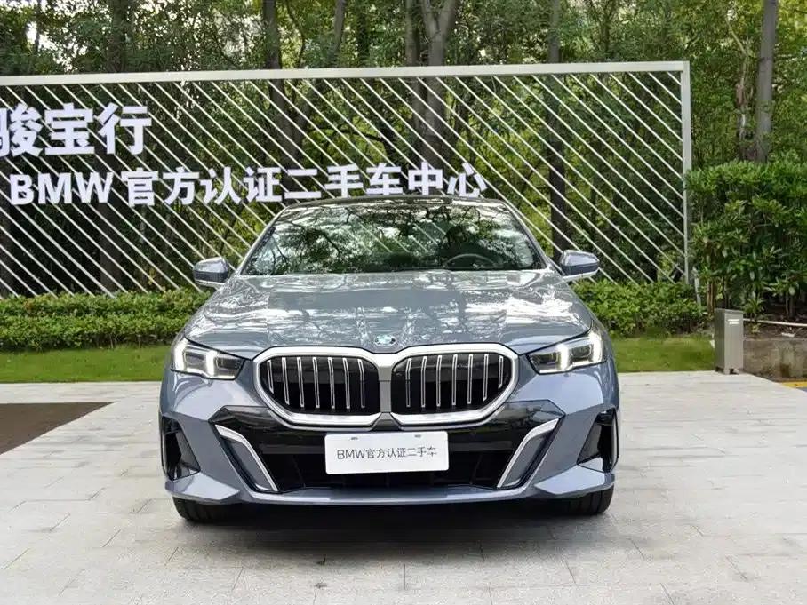 2024 BMW 5 Series 530Li Luxury M Sport Package — миниатюра 4