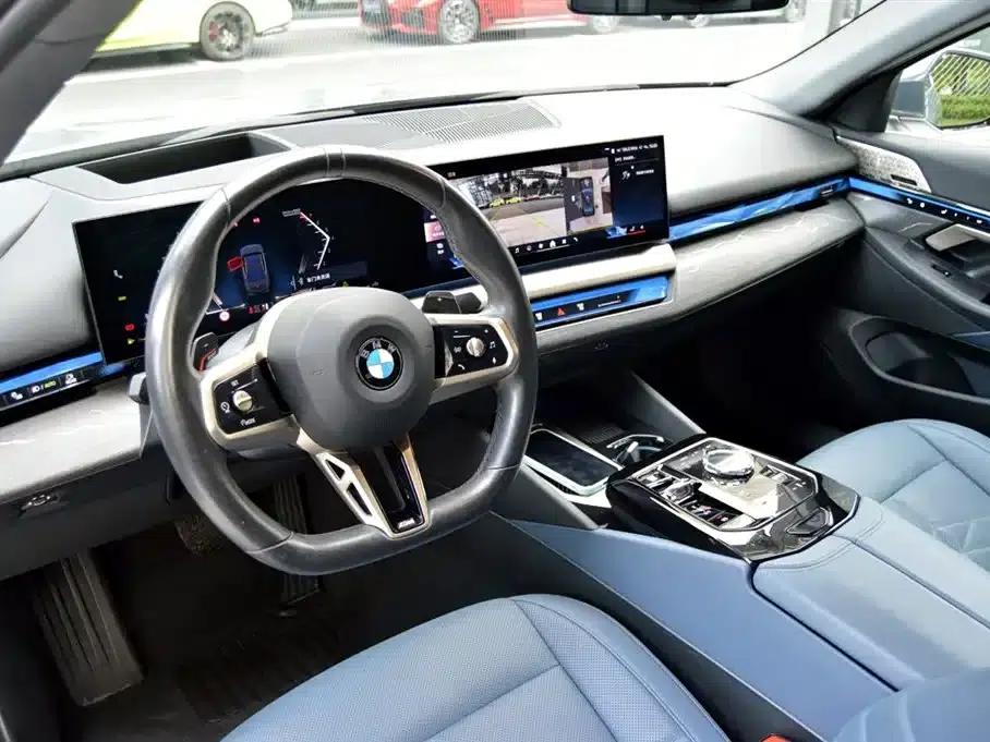 2024 BMW 5 Series 530Li Luxury M Sport Package — миниатюра 8