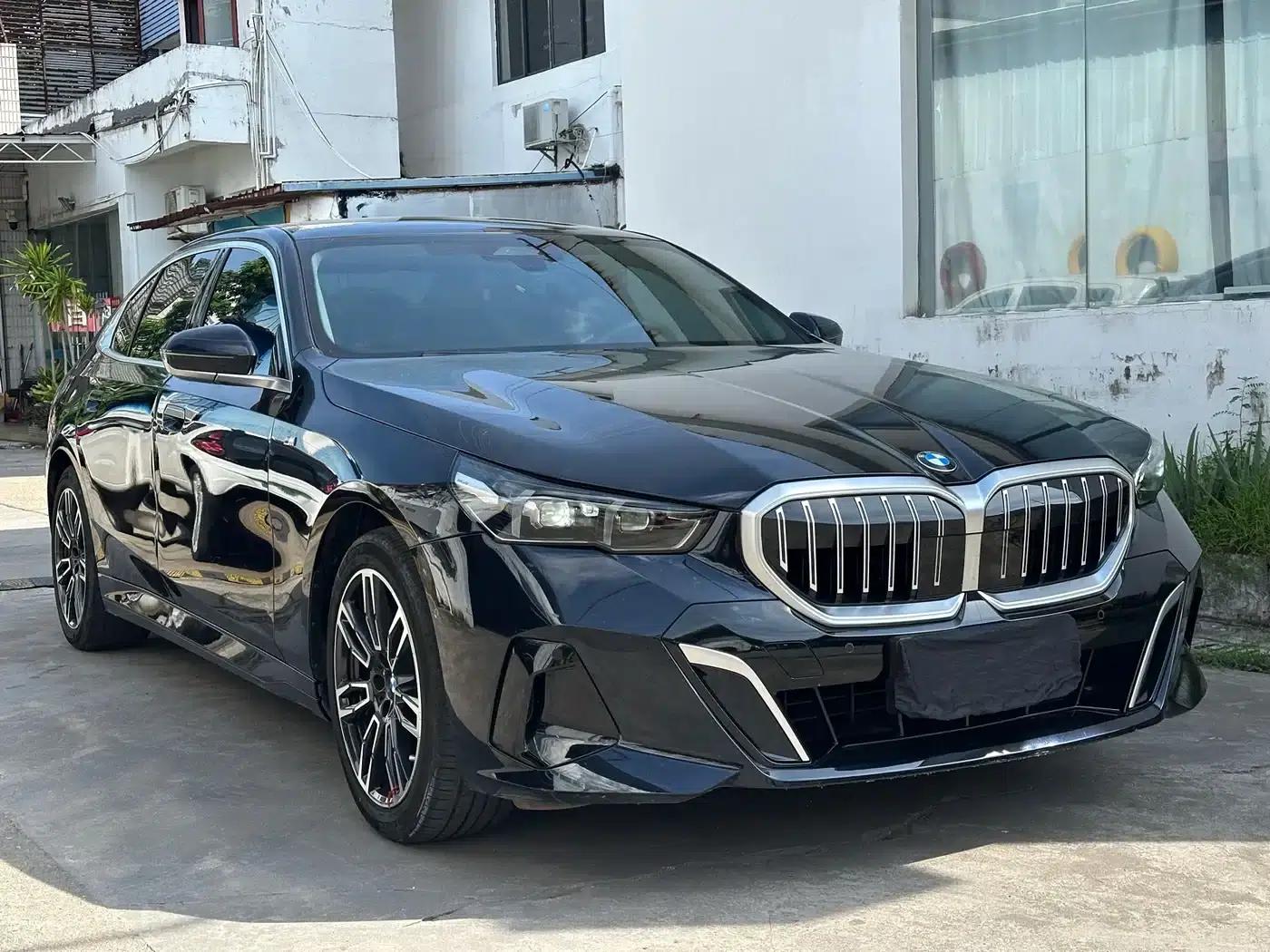 2024 BMW 5 Series 525Li M Sport Package — миниатюра 2