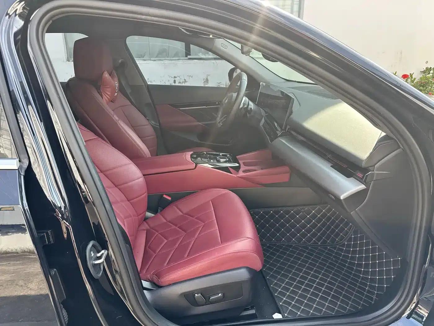2024 BMW 5 Series 525Li M Sport Package — миниатюра 11