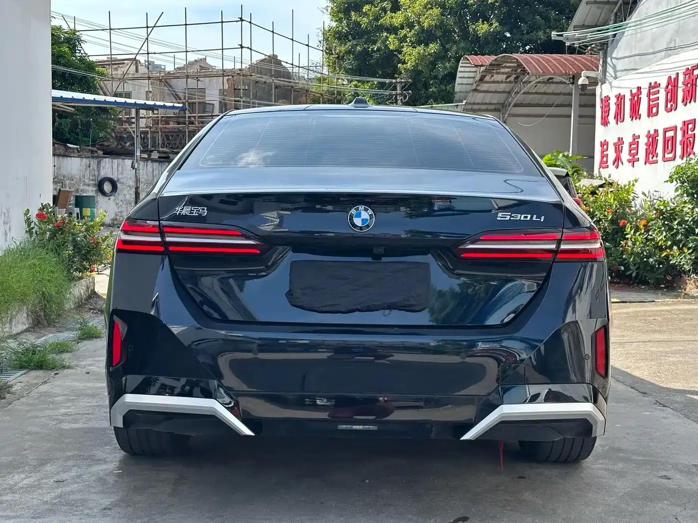 2024 BMW 5 Series 525Li M Sport Package — миниатюра 5