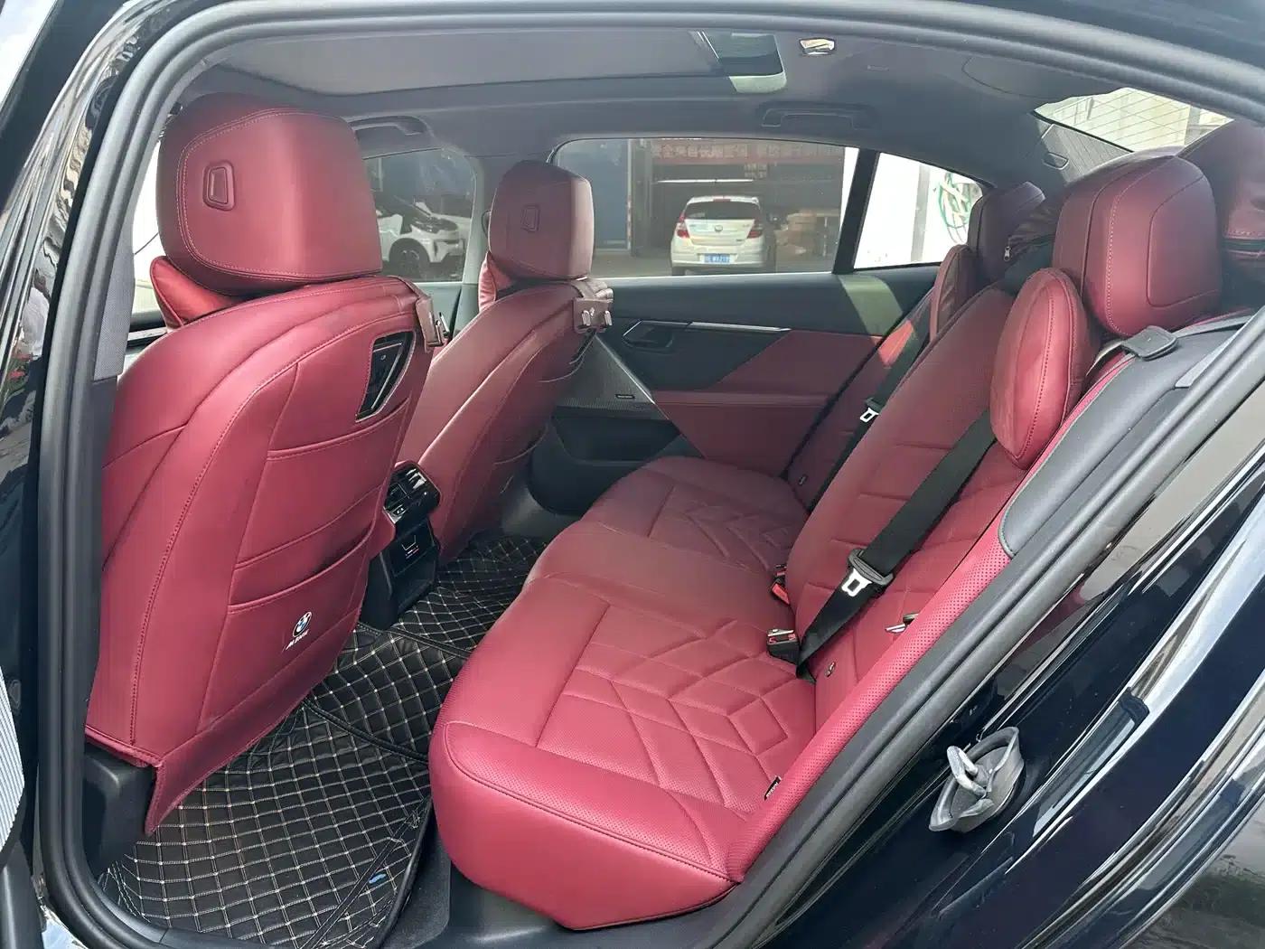 2024 BMW 5 Series 525Li M Sport Package — миниатюра 8