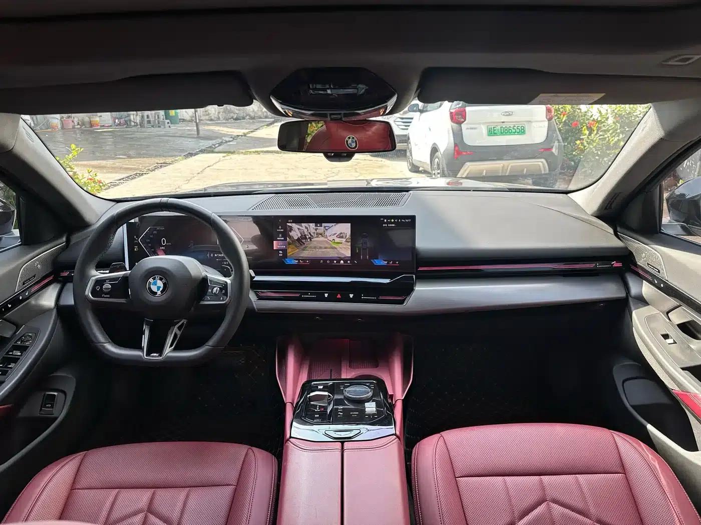 2024 BMW 5 Series 525Li M Sport Package — миниатюра 9