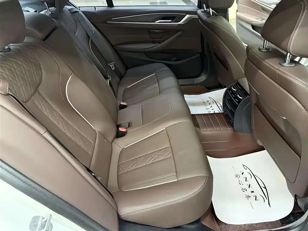 2023 BMW 5 Series 530Li Leading Edition M Sport Package — миниатюра 11