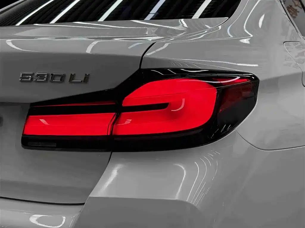 2023 BMW 5 Series 530Li Leading Edition M Sport Package — миниатюра 21
