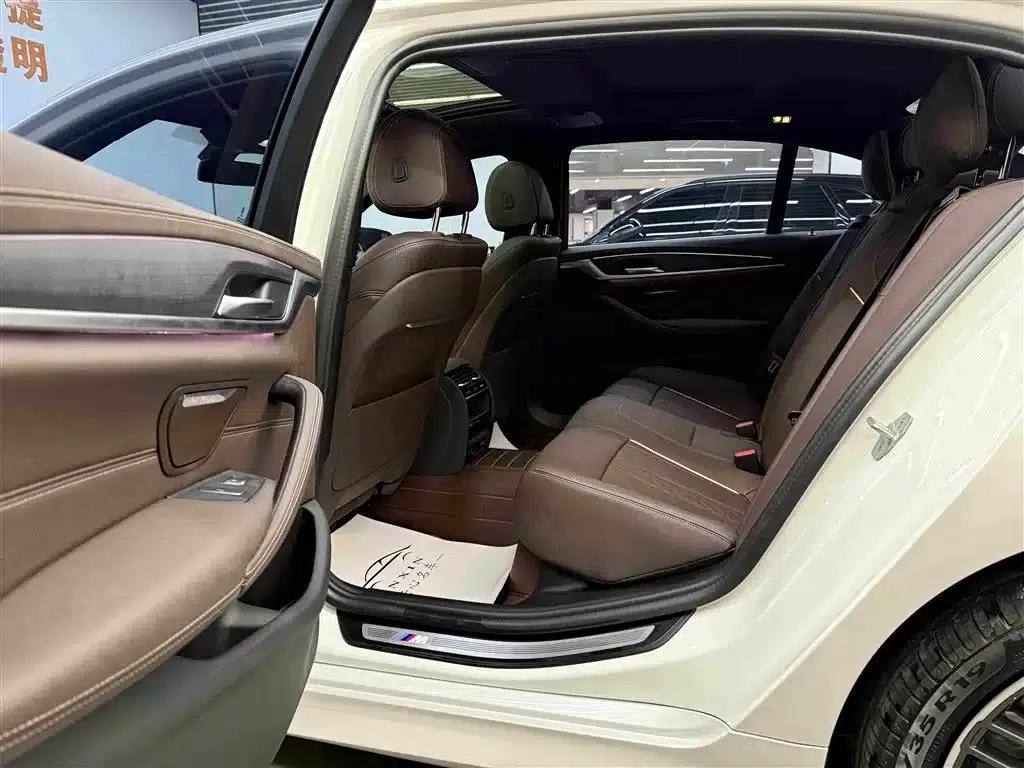 2023 BMW 5 Series 530Li Leading Edition M Sport Package — миниатюра 10