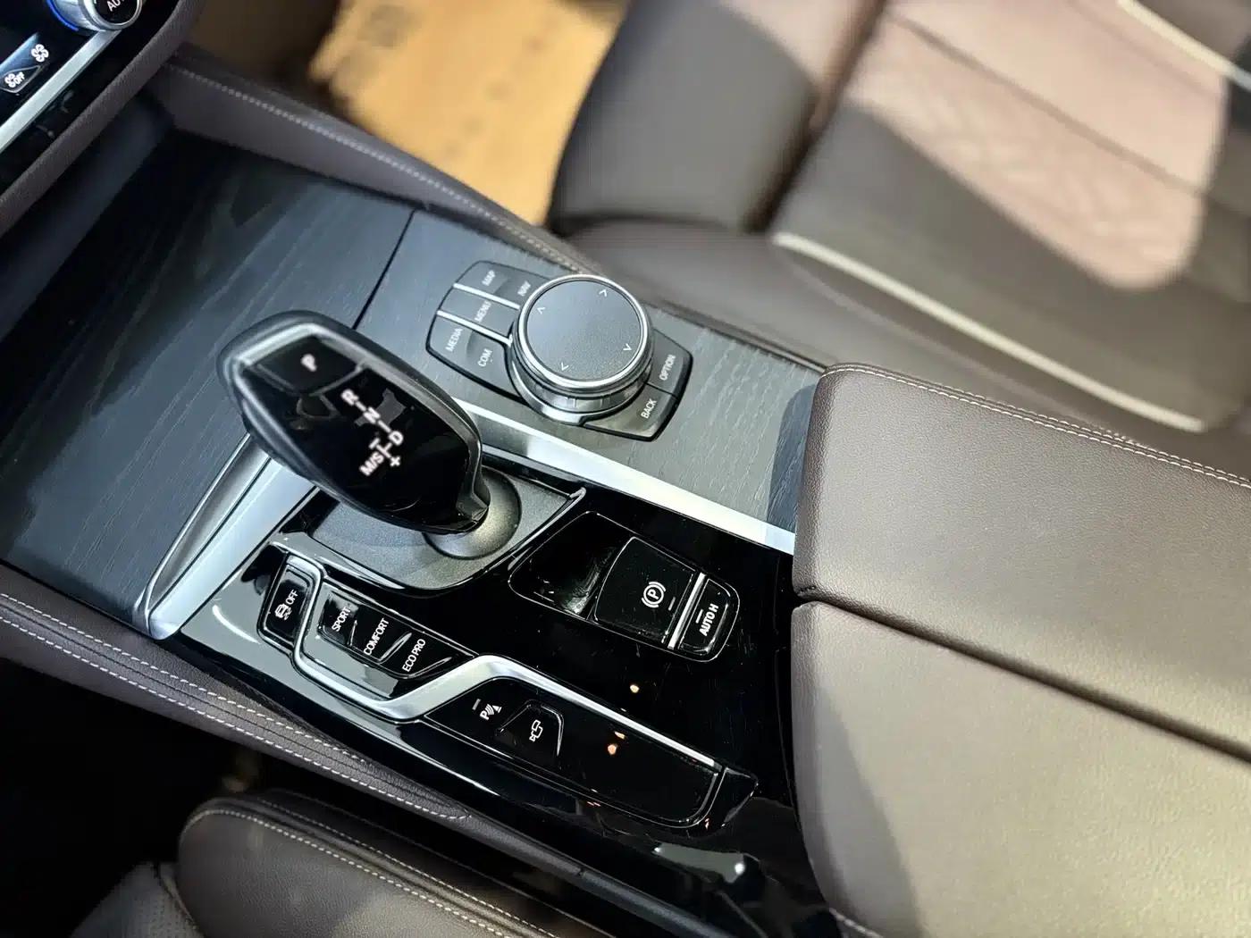 BMW 5 Series 2022 Facelift 3 530Li Luxury M Sport Package — миниатюра 8