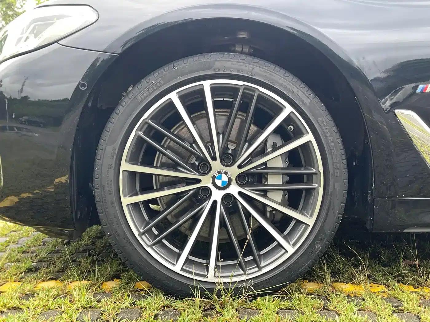 2023 BMW 5 Series 530Li Leading Edition M Sport Package — миниатюра 24