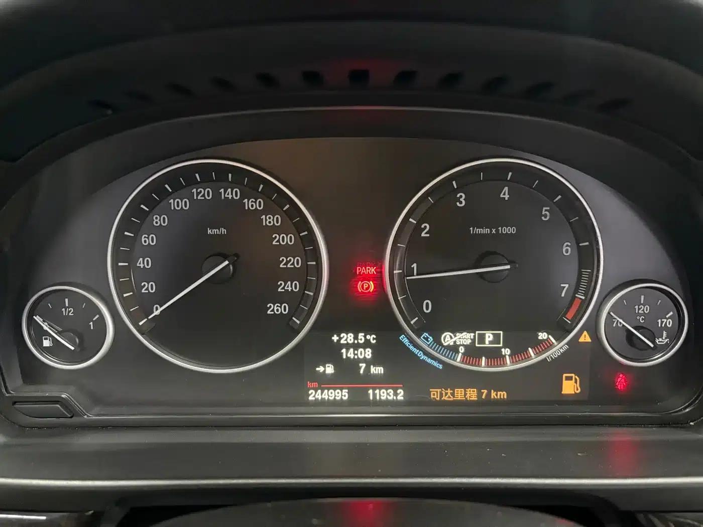 BMW 5 Series 2013 525Li Leading Edition — миниатюра 16